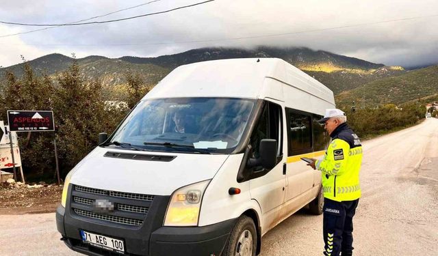 Eğirdir’de kurallara uymayan 2 işçi servisine cezai işlem uygulandı