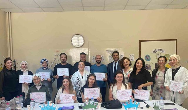 Sağlık çalışanlarına yönelik eğitimler devam ediyor