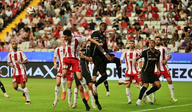 Trendyol Süper Lig: Antalyaspor: 0 - Kayserispor: 0 (İlk yarı)