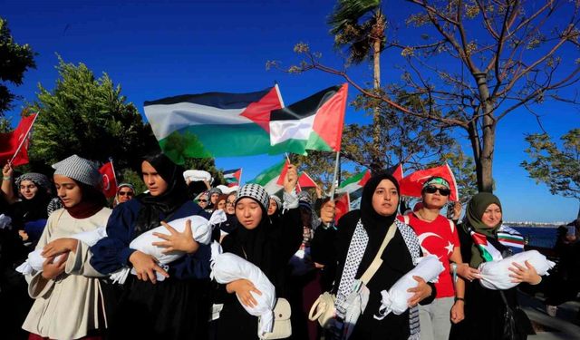 Binlerce Antalyalı Gazze için yürüdü