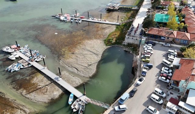 Eğirdir Gölü’nde balıkçı tekneleri karaya oturdu, balıkçılık bitme noktasına geldi