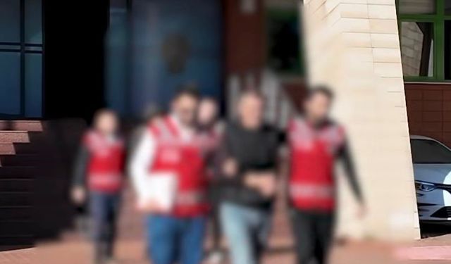 Isparta’da kendilerini kamu görevlisi gibi tanıtıp 45 bin dolarlık vurgun yapan şüpheliler tutuklandı