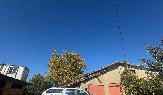 AFAD ekipleri, Eğirdir’de obruk oluşan elma bahçesinde inceleme yaptı