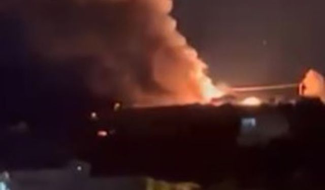 Alanya’da mutfak tüpü yüklü kamyonet alev alev yandı