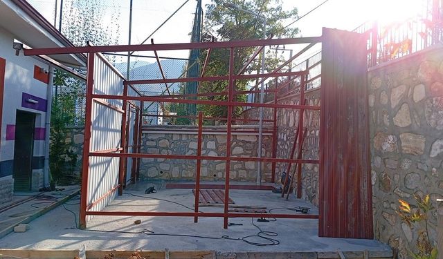 Başkan Kumral; "Çocuklarımız için okullarımıza desteğimizi sürdürüyoruz"