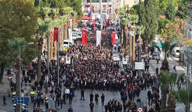 Denizli’de saat 09.05’i gösterdiğinde hayat durdu