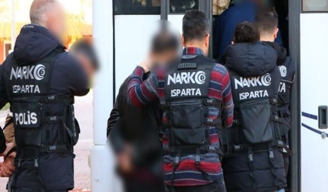 Isparta'da uyuşturucu suçlarından aranan 3 kişi yakalandı