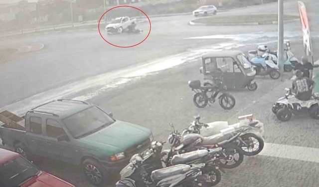 Kamyonetle çarpışıp motosikletiyle 25 metre sürüklendi, kask sayesinde hayata tutundu