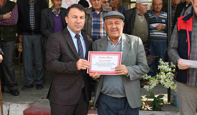 Tavas'ta zeytin seferberliği kapsamında açılan Tarla Okulu ilk mezunlarını verdi