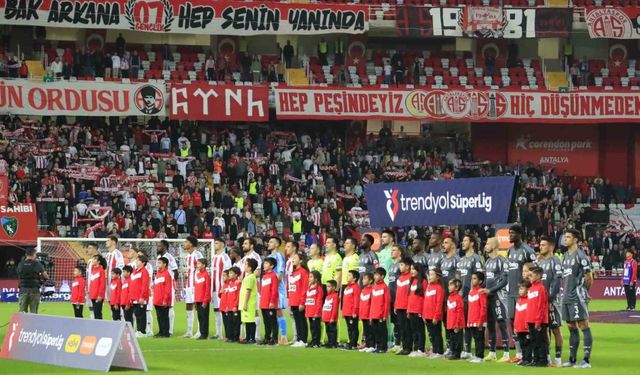 Trendyol Süper Lig: Antalyaspor: 0 - Beşiktaş: 1 (Maç devam ediyor)