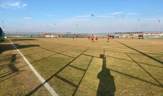 Afyon'da Gelişim Ligi maçına verilen saha tepkilere neden oldu