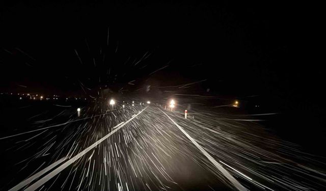 Afyonkarahisar'da beklenen kar yağışı başladı