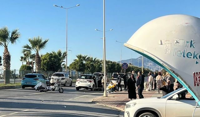 Alanya'da üç tekerlekli motosiklet ile otomobil çarpıştı: 2 ölü, 1 ağır yaralı