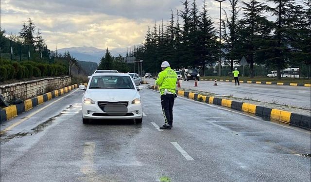 Isparta genelinde polis denetimlerinde 34 aranan şahıs yakalandı