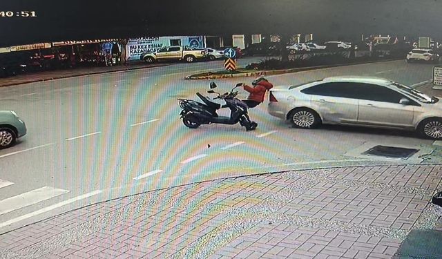 Manavgat'ta otomobille çarpışan motosiklet sürücüsü yaralandı