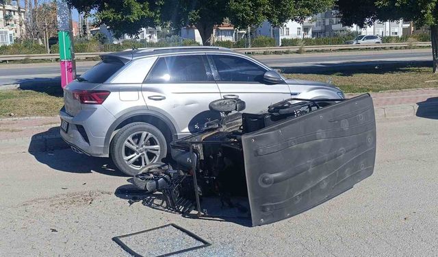 Üç tekerlekli motorlu bisiklet Otomobille çarpıştı: 1 yaralı