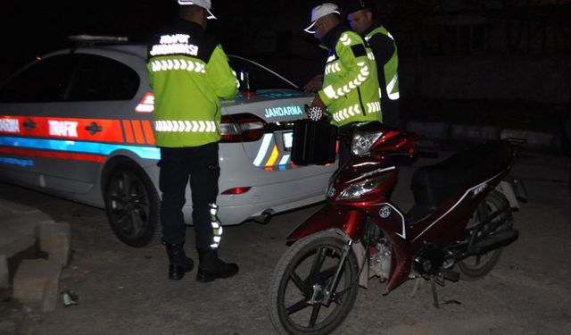 Yalvaç'ta 456 kişi ve 206 araç denetlendi, 4 araç trafikten men edildi