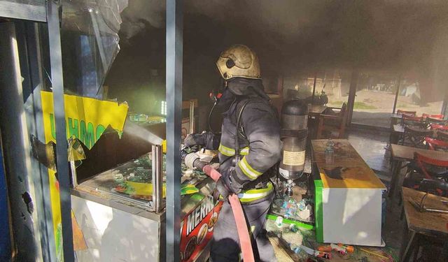 Antalya'da işyerini kendini kilitleyip yangın çıkaran pideci, camları kırıp içeriye giren itfaiye ekiplerince baygın bulundu