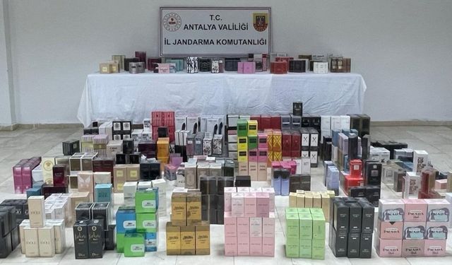 Antalya'da jandarmadan kaçak parfüm operasyonu