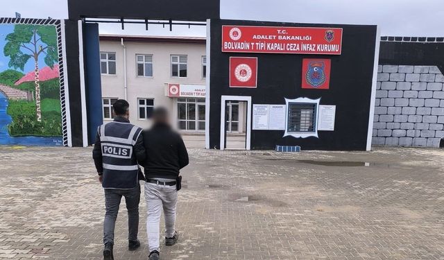 Cinayetten hapis cezasıyla aranan şahsı polis yakaladı