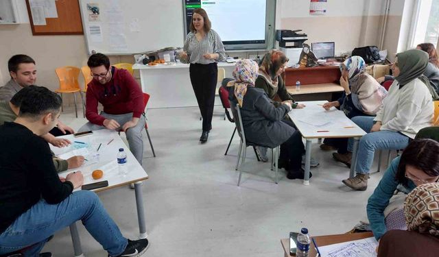 Emirdağ Öğretmen Topluluğu'nda çocuklarla felsefe eğitimi