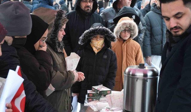 Gençler sabah namazında bir araya geldi