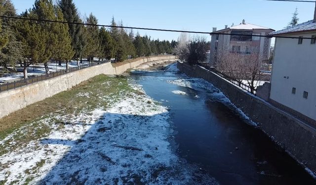 Soguk hava nedeniyle Gali Çayı biz tuttu