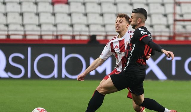 Trendyol Süper Lig: Antalyaspor: 1 - Gençlerbirliği: 1 (İlk yarı)