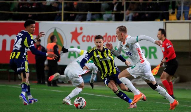 Trendyol Süper Lig: Corendon Alanyaspor: 2 - Fenerbahçe: 3 (Maç sonucu)