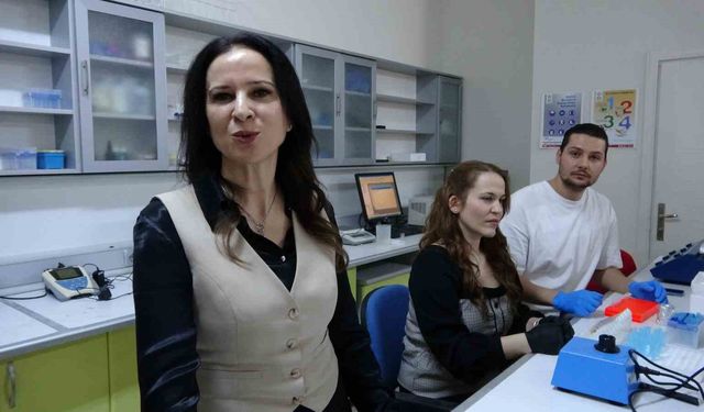 Tuz Gölü'nün dayanıklı bitkileri çorak toprakları yeniden canlandırmak için inceleniyor