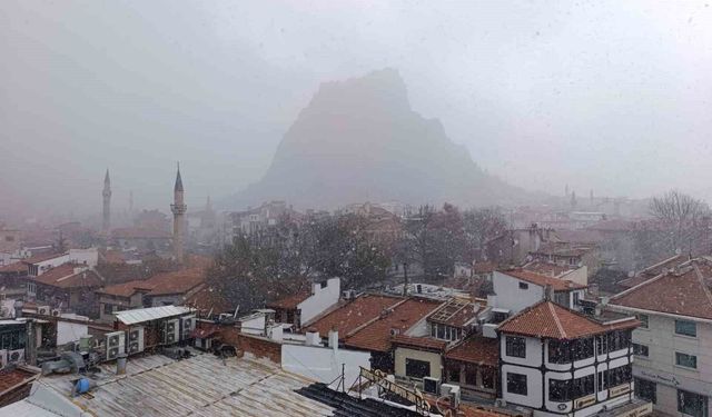 Afyonkarahisar'da kar yağışı