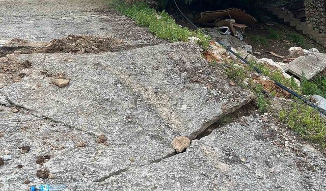 Alanya'da sağanak sonrası korkutan manzara