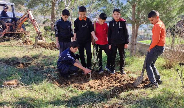Antalya'da öğrencilerden geleceğe nefes
