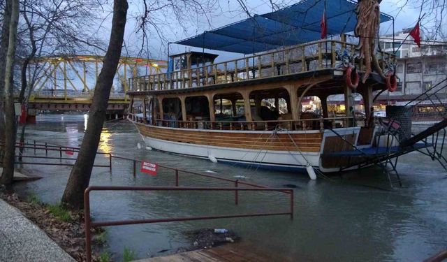 Barajlardan bırakılan su Manavgat Irmağı'ndaki su seviyesini yükseltti