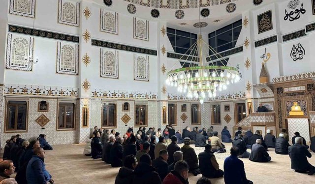 Beyağaç Çarşı Camisi ilk teravihle ibadete açıldı