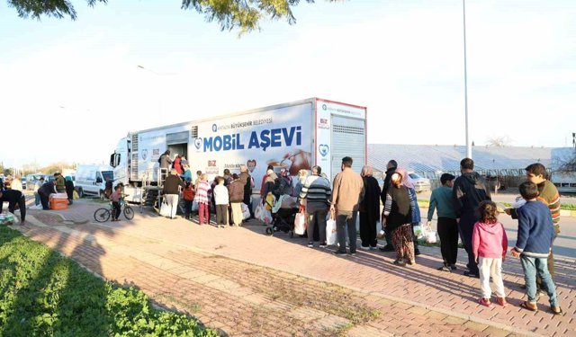 Büyükşehir'in geleneksel iftar ikramı sürüyor