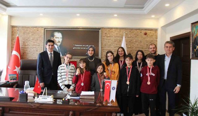 Çal'ın kick boks yıldızları madalyalarla döndü