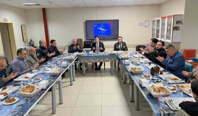 Çameli protokolü İmam Hatip Lisesinin iftarında öğrencilerle buluştu