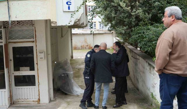 Çay içmek için geldiği dükkânın açılmasını motosikletinin üzerinde beklerken hayatını kaybetti