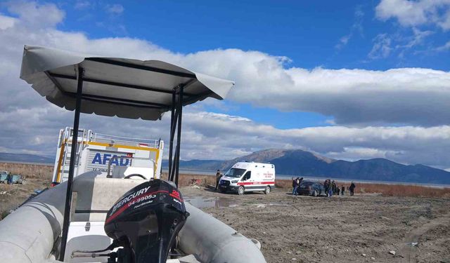 Eğirdir Gölü'nde balık avlarken tekneden düşen adam boğuldu