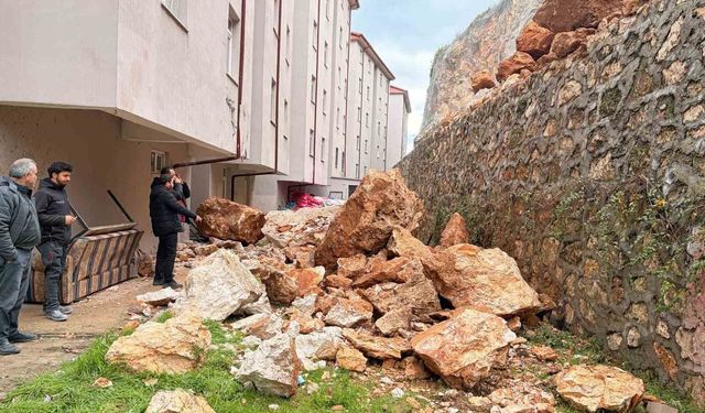 Eğirdir'de yuvarlanan kayaların tehdit ettiği bina tahliye edildi