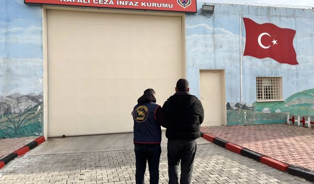 FETÖ'den 14 yıl 2 ay hapis cezasıyla aranan şahsı jandarma yakaladı