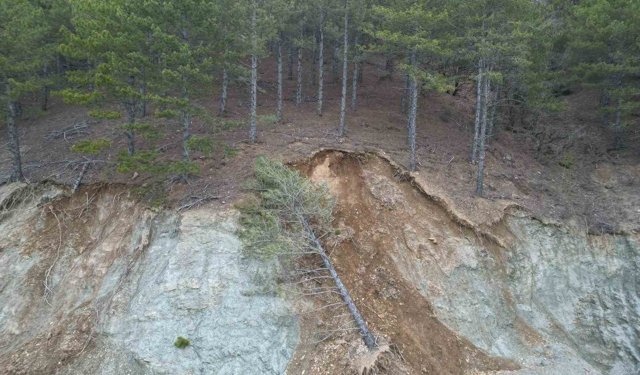 Heyelan yaşanan barajın çevresinde felaketin boyutu görüntülere yansıdı