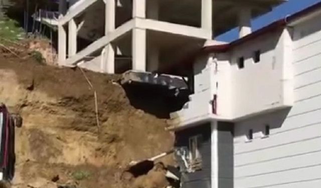 İnşaat kazısından kopan kaya bitişik binanın üzerine düştü