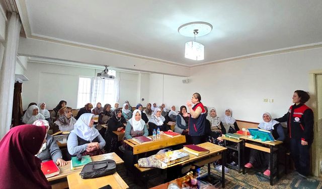 Kadın çiftçilere yönelik eğitimler sürüyor