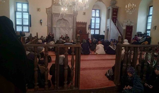 Kadınlara Berat gecesinin faziletleri anlatıldı