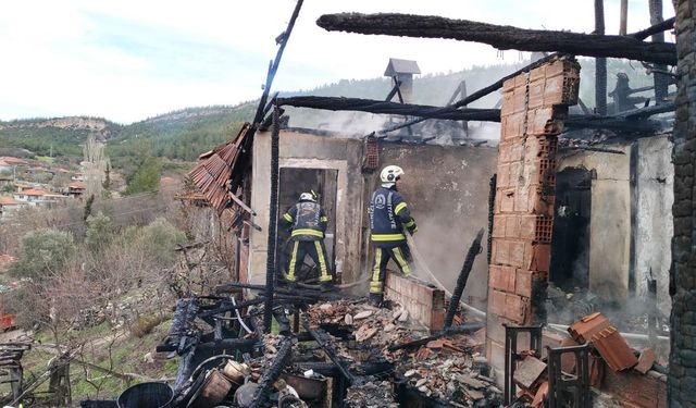 Kale'de alevlere teslim olan ev kullanılamaz hale geldi