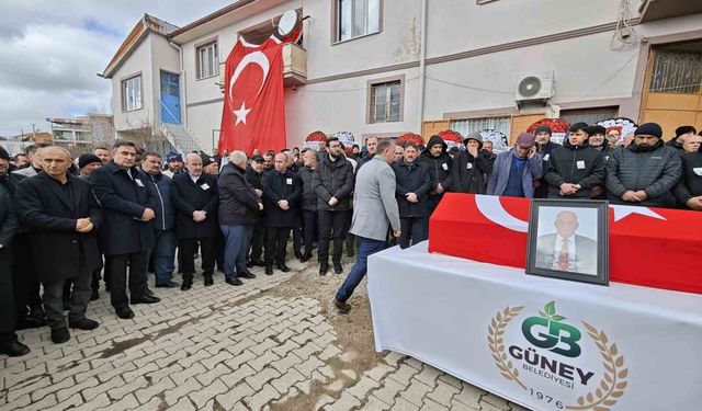 Kalp krizi sonrası vefat eden belediye başkanı toprağa verildi