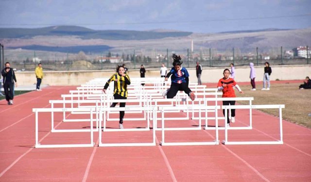 'Okul Sporları Yıldızlar Atletizm Müsabakaları' sona erdi