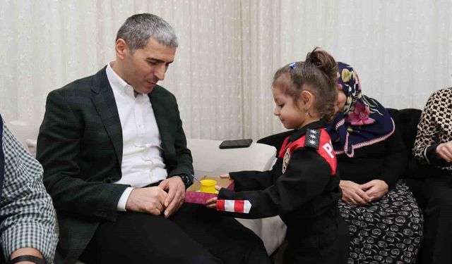 Vali görevinin ilk gününde iftarını şehit ailesinin evinde yaptı